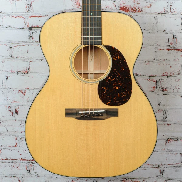 Martin - 2025 000-18 Standard Series - Acoustic Guitar - Natural Aging Toner - w/ Hardshell Case - x1710