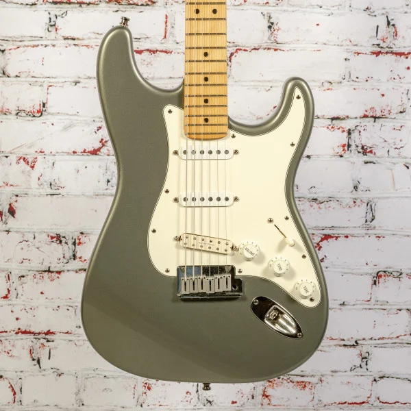 Fender 1992 Stratocaster Electric Guitar, Silver w/ Original Case x6363 (USED)