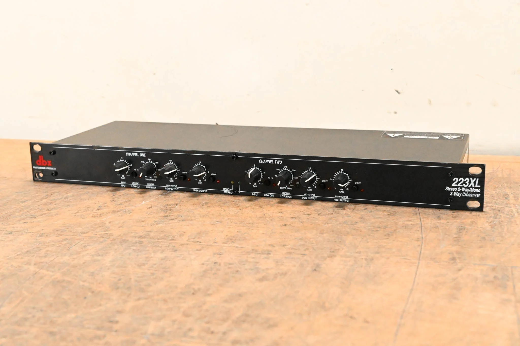 dbx 223XL Stereo 2-Way / Mono 3-Way Crossover