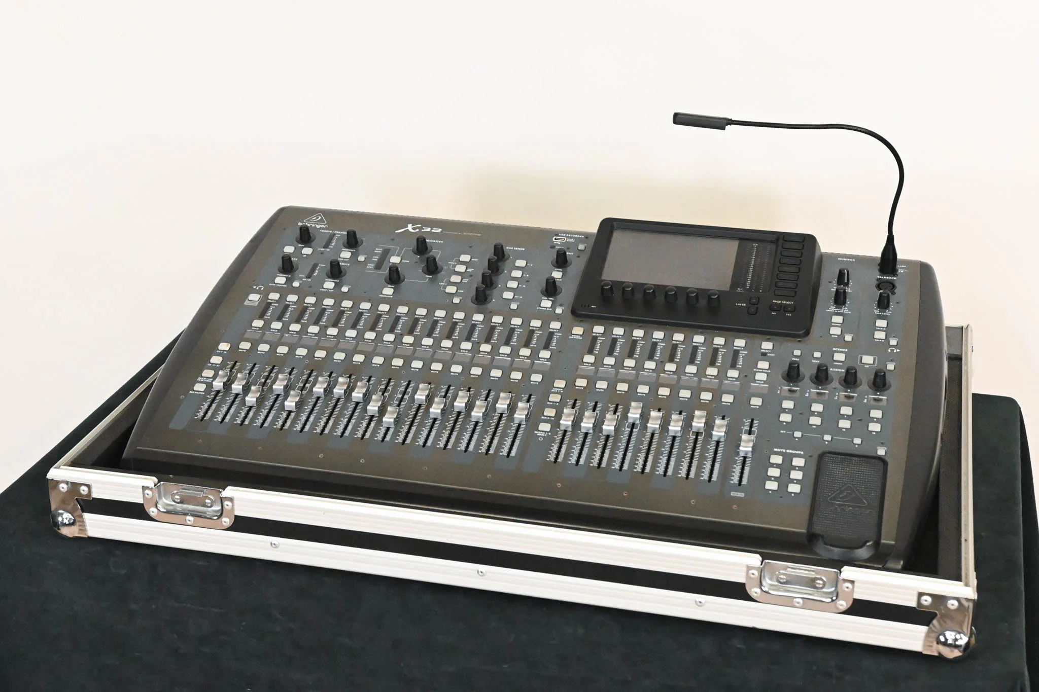 Behringer X32 40-Channel Digital Mixing Console with Road Case