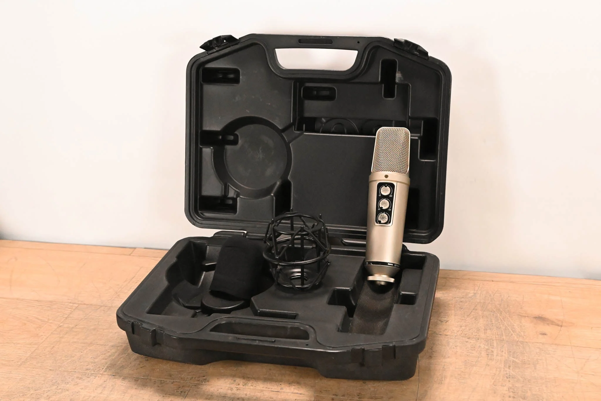 RØDE NT2000 Large-Diaphragm Condenser Microphone