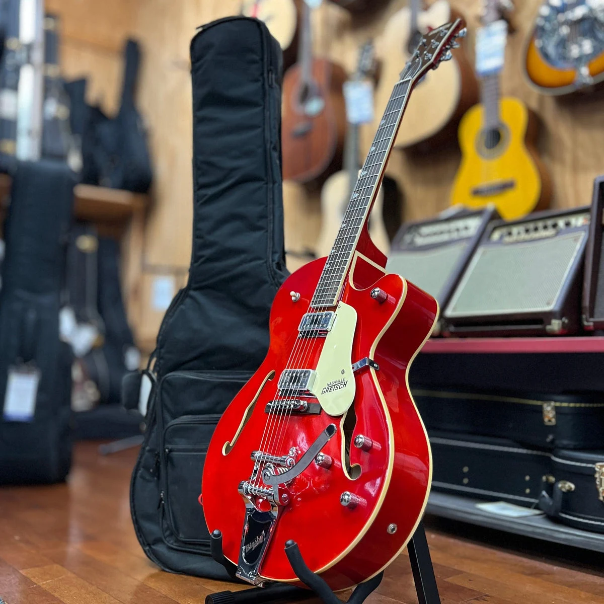 REPLICA DECORATION Gretsch Nashville Hollowbody Electric Guitar, Red