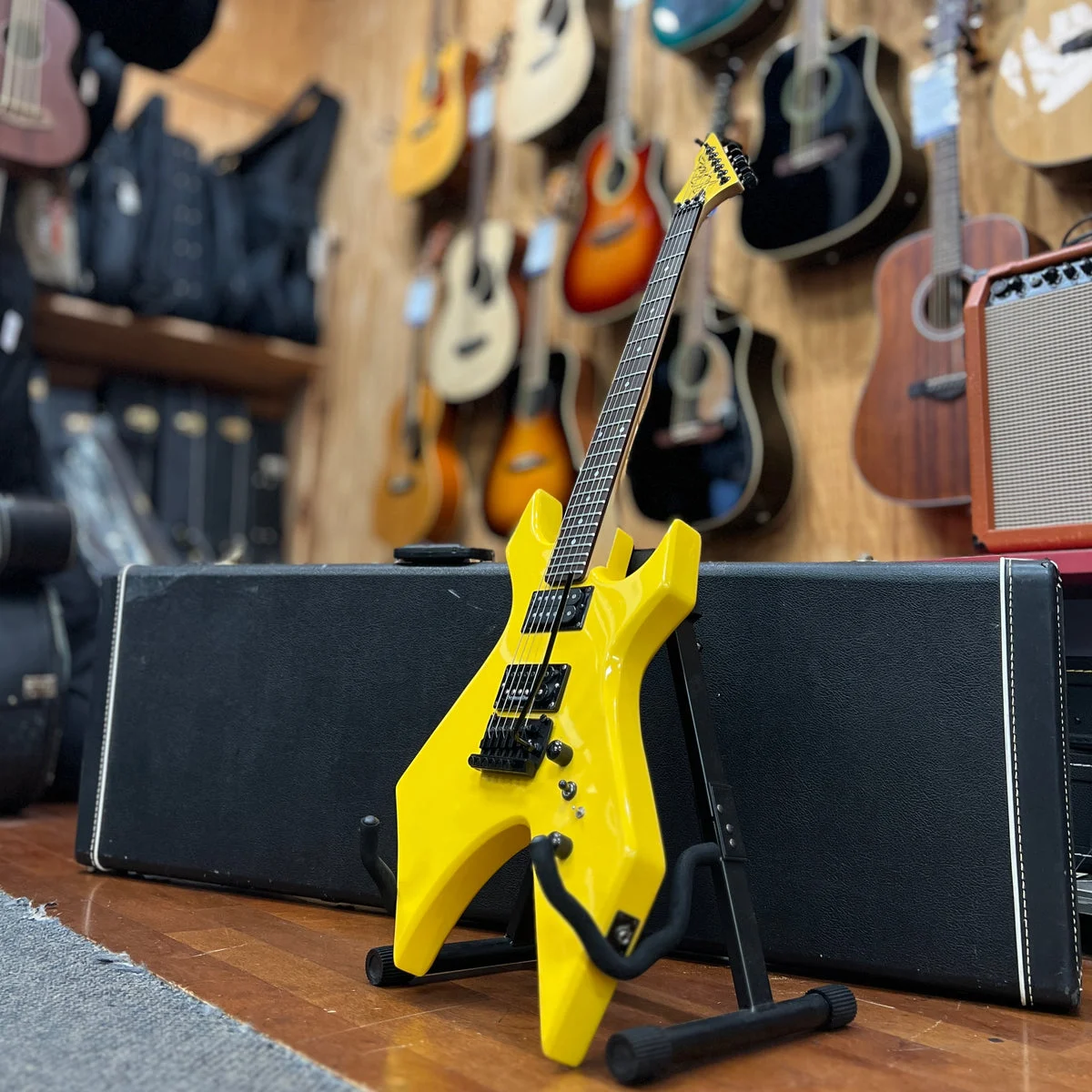 VINTAGE B.C Rich Platinum Series Warlock Reverse /w OHSC, Yellow