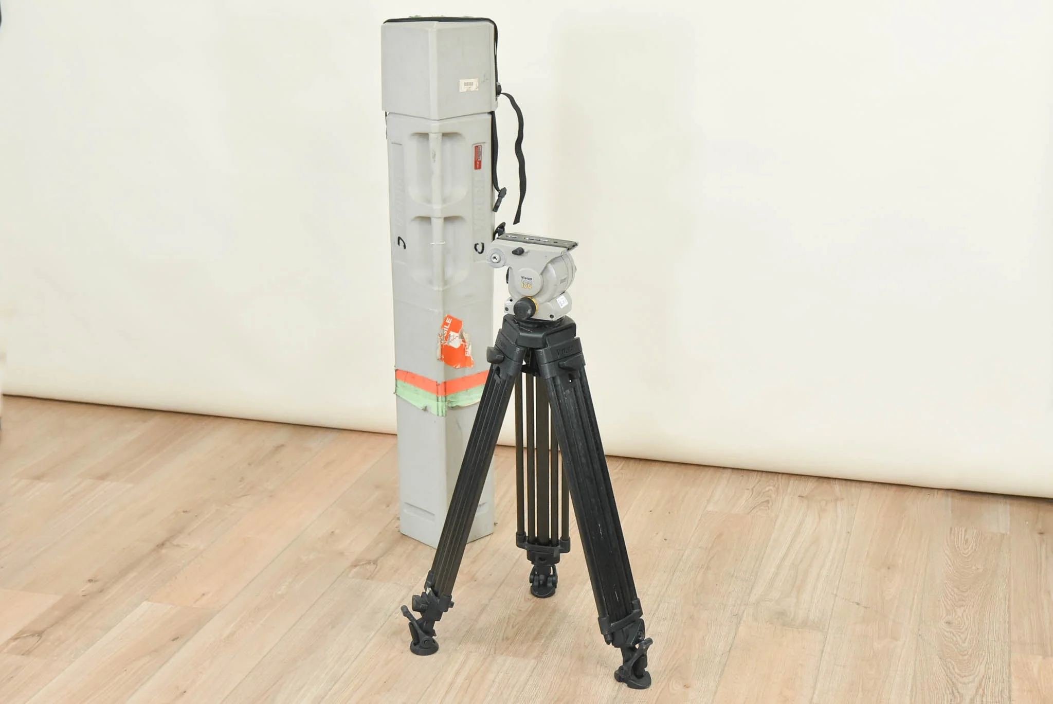 Vinten Vision 100 Fluid Head w/ Aluminum Tripod