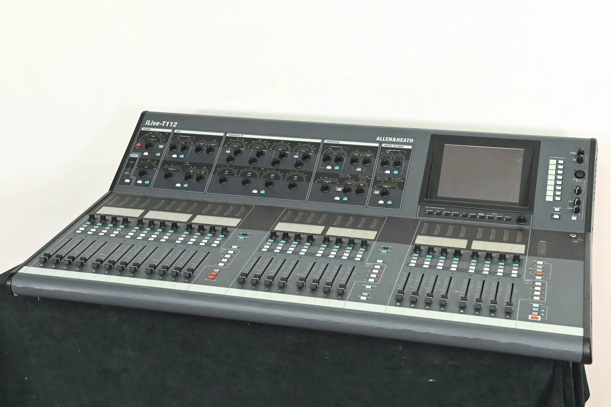 Allen & Heath iLive-T112 Mixing Surface with iDR-48 Fixed Format MixRack