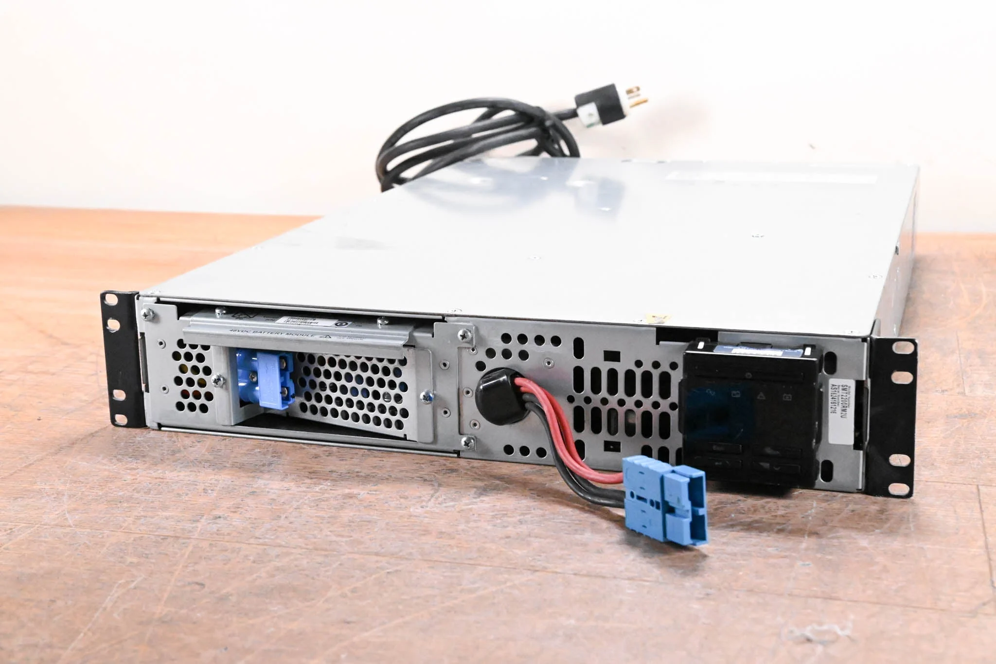 APC SMT2200RM2U Line Interactive 2200VA Smart-UPS