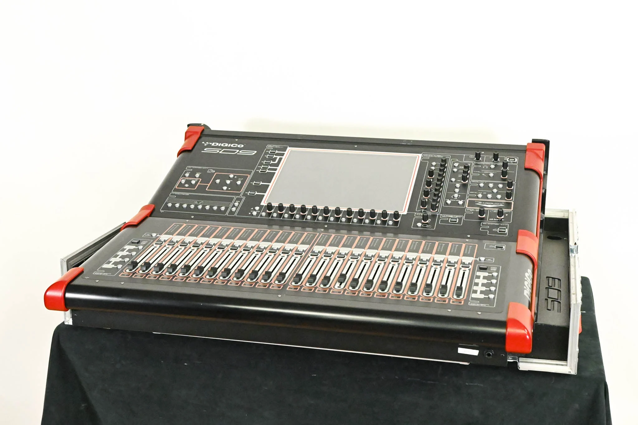 DiGiCo SD9 Digital Mixing Console with Road Case
